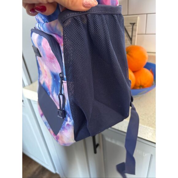 Backpack - Picture 3 of 8